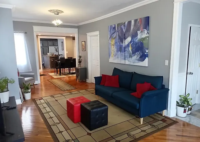 Cozy Updated 3-Br Apartment Near Peace Bridge
