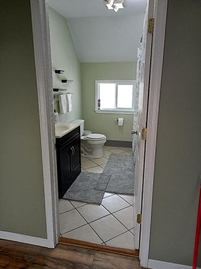 Cozy Updated 3-br Near Peace Bridge * Buffalo