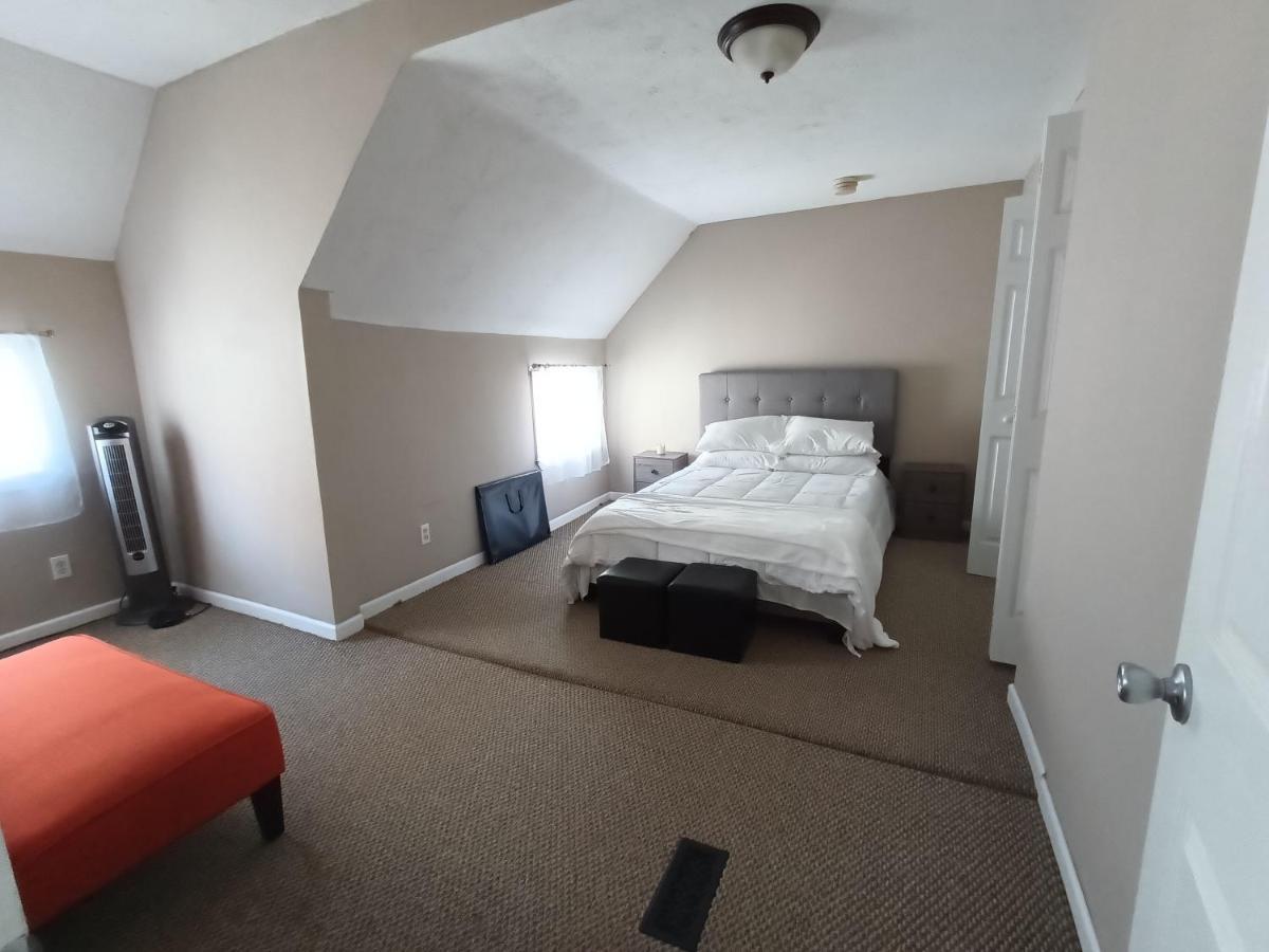 Cozy Updated 3-br Near Peace Bridge Buffalo