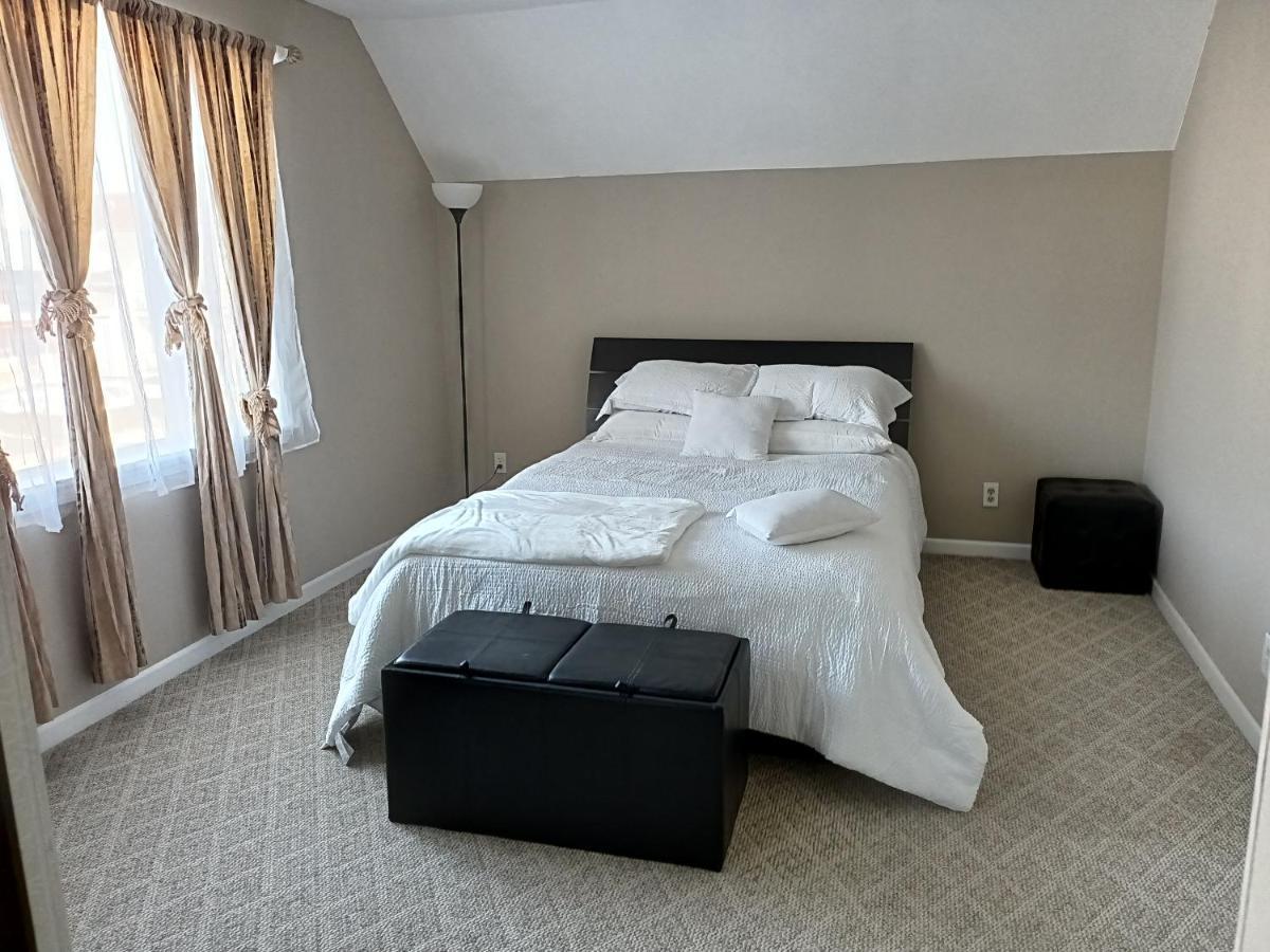 Cozy Updated 3-br Near Peace Bridge Buffalo