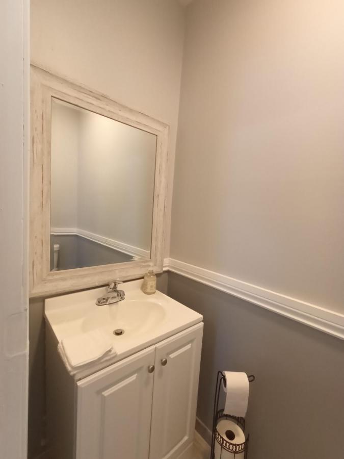 Apartment Cozy Updated 3-br Near Peace Bridge Buffalo