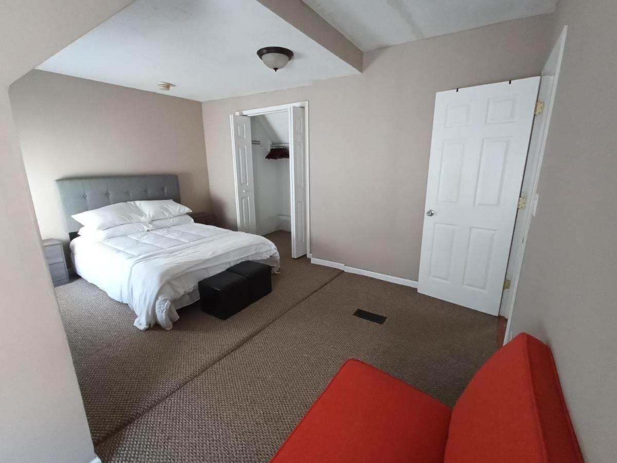 Cozy Updated 3-br Near Peace Bridge Apartment *